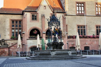 Gänseliesel vorm alten Rathaus in Göttingen
